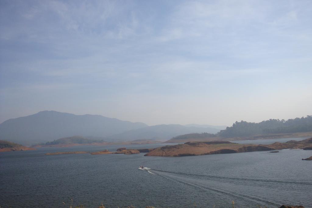 Wayanad Gate Resort Манантавади Экстерьер фото